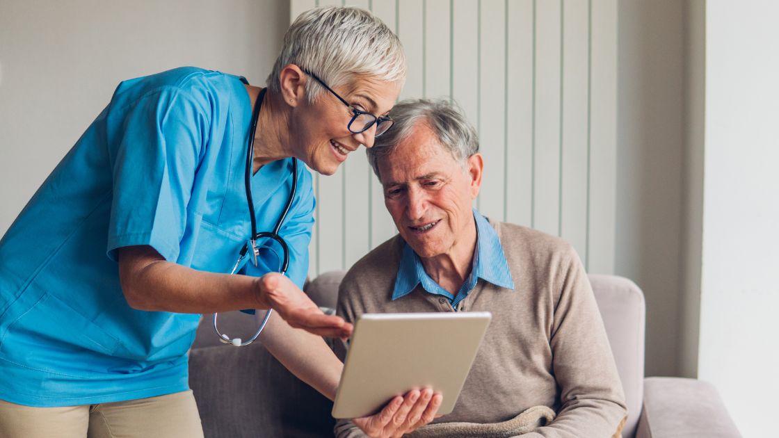 Digitalisierung in der ambulanten Pflege Chancen und Herausforderungen im Fokus